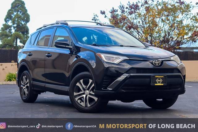 2018 Toyota RAV4 LE FWD photo