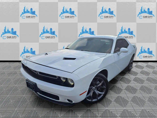 2018 Dodge Challenger SXT Plus RWD photo