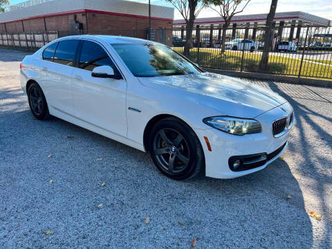 2016 BMW 5 Series 528i RWD photo