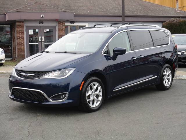 2019 Chrysler Pacifica Minivan Touring L Plus FWD photo
