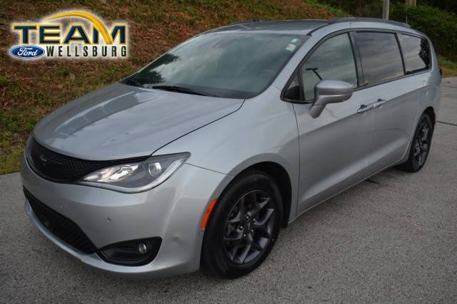 2019 Chrysler Pacifica Minivan Touring L Plus FWD photo
