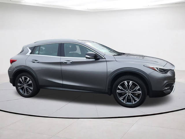 2018 Infiniti QX30 ESSENTIAL AWD photo