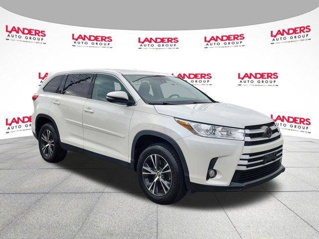 2019 Toyota Highlander LE Plus FWD photo