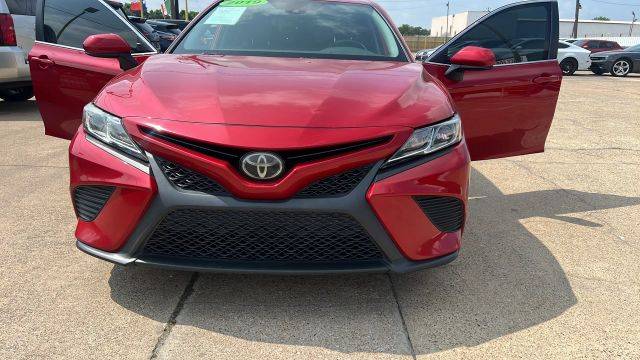 2019 Toyota Camry SE FWD photo