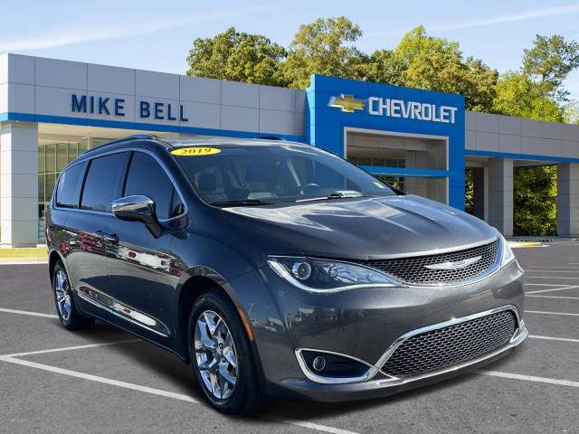 2019 Chrysler Pacifica Minivan Limited FWD photo