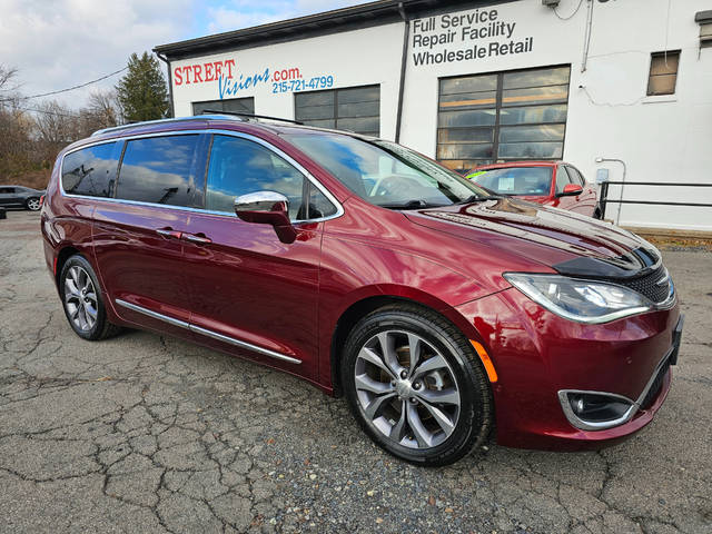 2019 Chrysler Pacifica Minivan Limited FWD photo