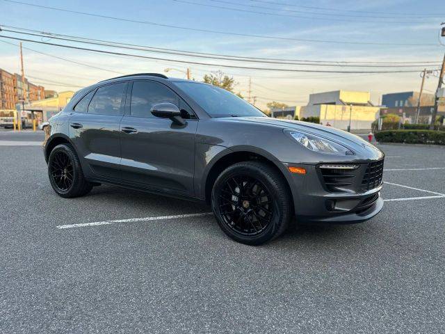 2016 Porsche Macan S AWD photo