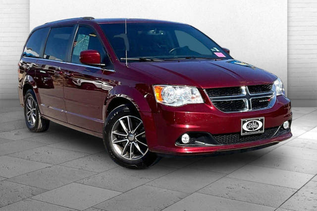 2017 Dodge Grand Caravan SXT FWD photo