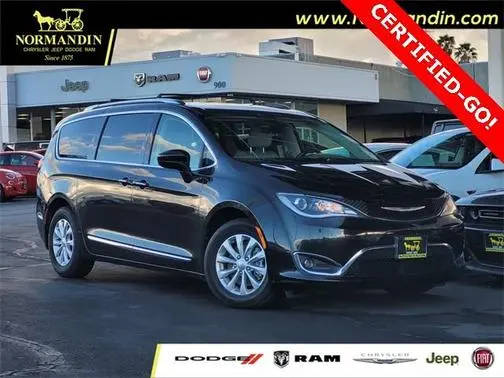 2018 Chrysler Pacifica Minivan Touring L FWD photo