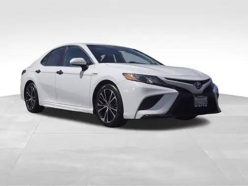 2019 Toyota Camry Hybrid SE FWD photo