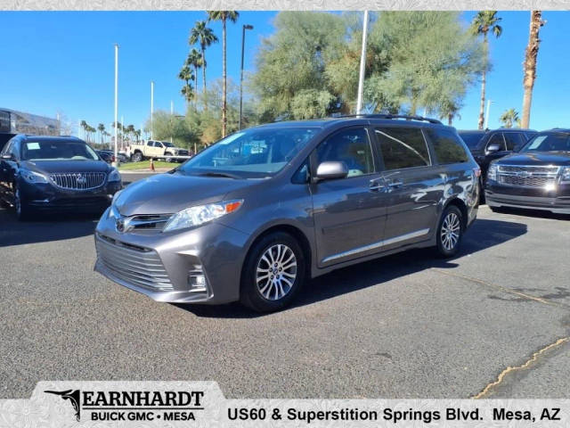 2019 Toyota Sienna XLE FWD photo