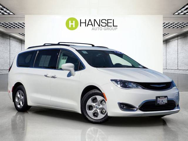 2018 Chrysler Pacifica Minivan Hybrid Touring Plus FWD photo