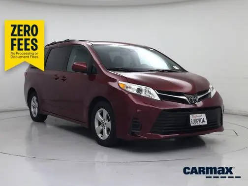 2019 Toyota Sienna LE FWD photo