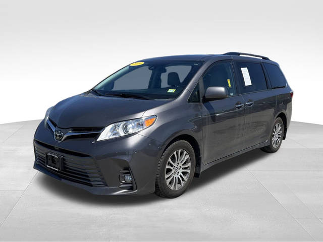 2019 Toyota Sienna XLE FWD photo