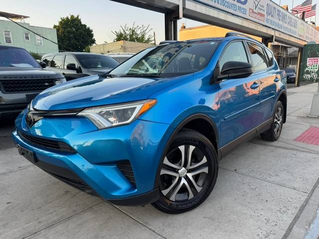 2018 Toyota RAV4 LE AWD photo