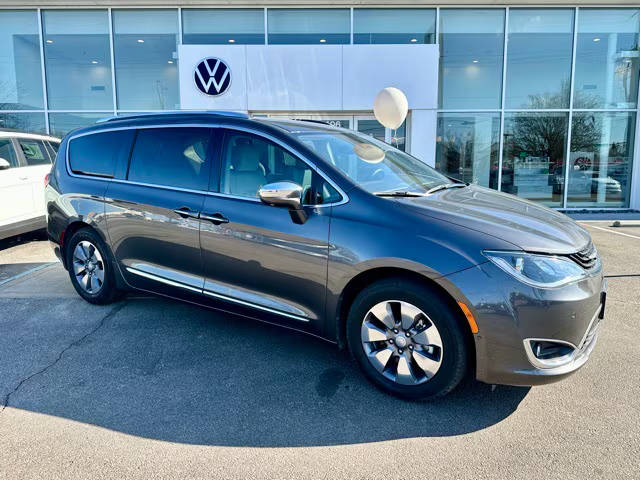2019 Chrysler Pacifica Minivan Hybrid Limited FWD photo