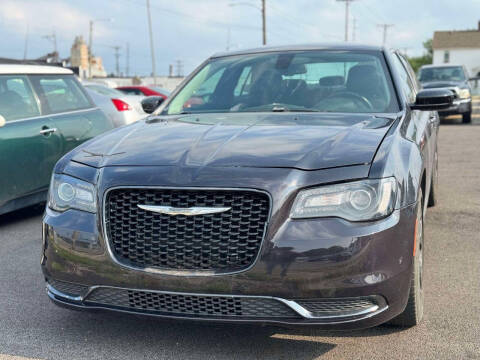2019 Chrysler 300 Touring RWD photo