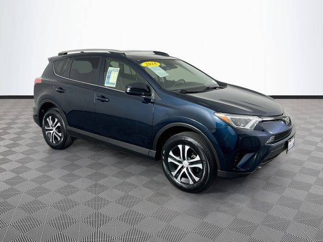 2018 Toyota RAV4 LE FWD photo