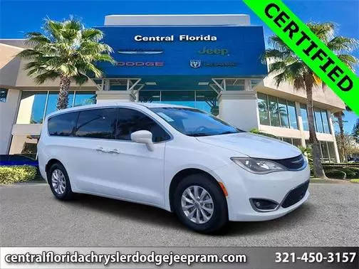 2019 Chrysler Pacifica Minivan Touring Plus FWD photo