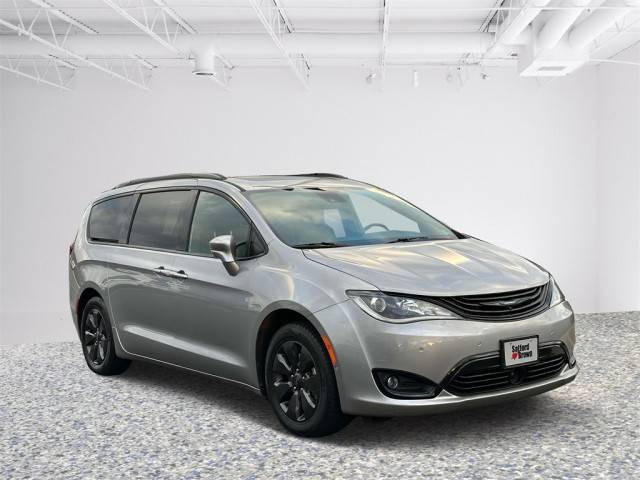 2019 Chrysler Pacifica Minivan Hybrid Limited FWD photo