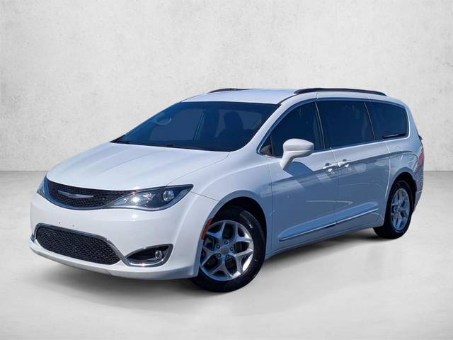 2017 Chrysler Pacifica Minivan Touring-L FWD photo