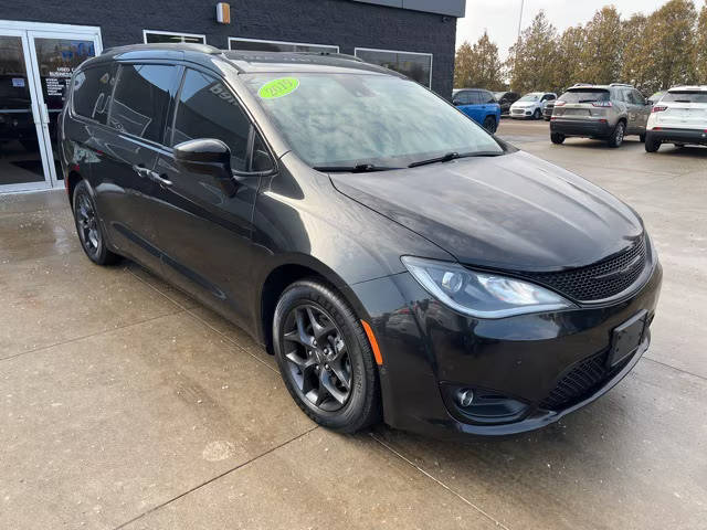 2019 Chrysler Pacifica Minivan Touring L Plus FWD photo