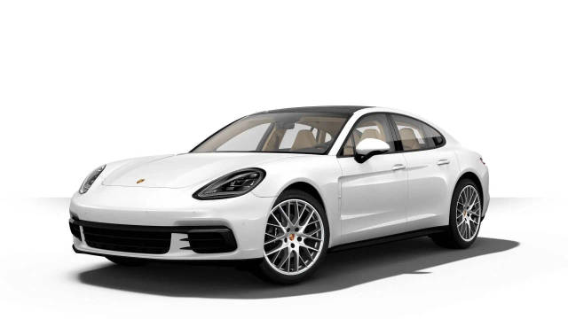2018 Porsche Panamera RWD photo