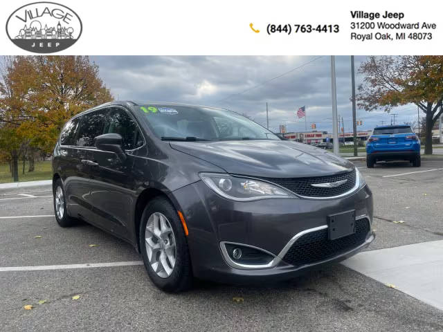 2019 Chrysler Pacifica Minivan Touring Plus FWD photo