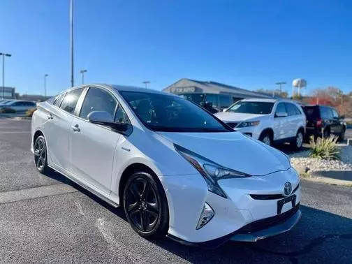 2018 Toyota Prius Three Touring FWD photo