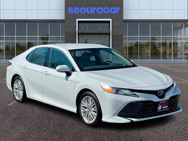 2019 Toyota Camry XLE FWD photo