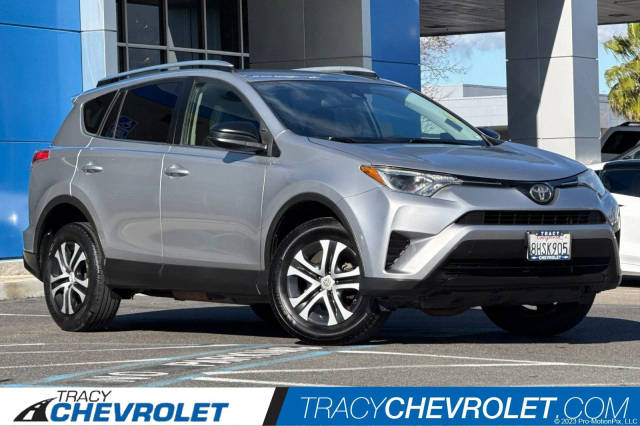 2018 Toyota RAV4 LE FWD photo