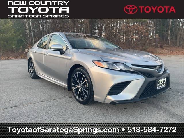 2019 Toyota Camry Hybrid SE FWD photo