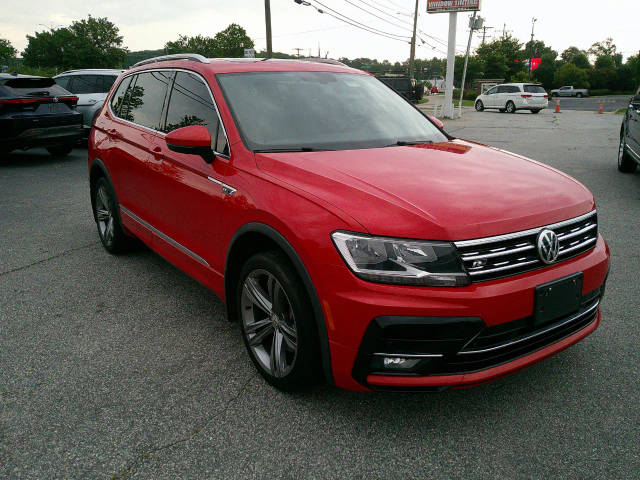 2019 Volkswagen Tiguan SEL R-Line AWD photo