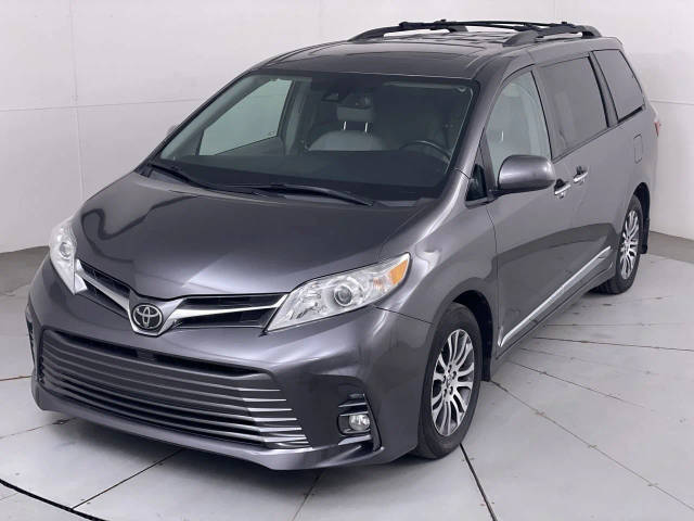 2019 Toyota Sienna XLE FWD photo