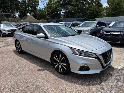 2019 Nissan Altima 2.5 Platinum FWD photo
