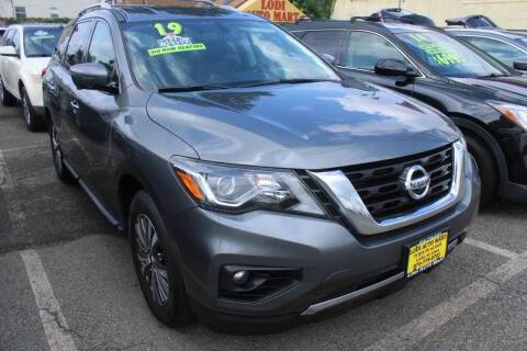 2019 Nissan Pathfinder SL 4WD photo