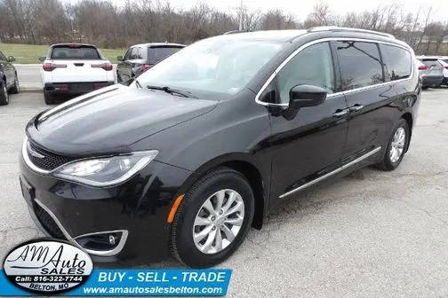 2018 Chrysler Pacifica Minivan Touring L FWD photo