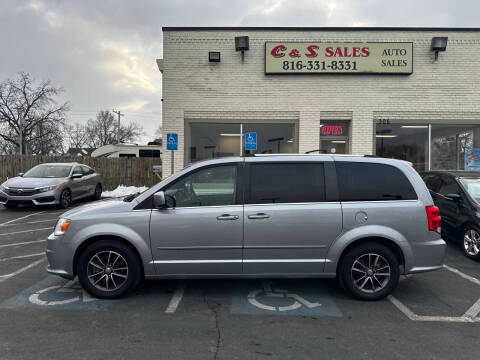 2017 Dodge Grand Caravan SXT FWD photo