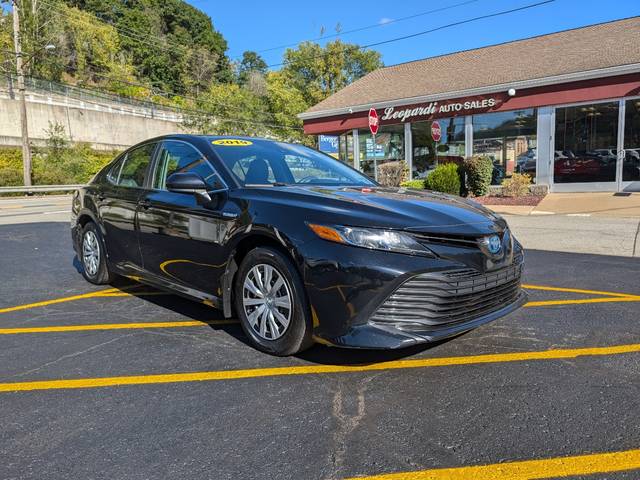 2019 Toyota Camry Hybrid LE FWD photo
