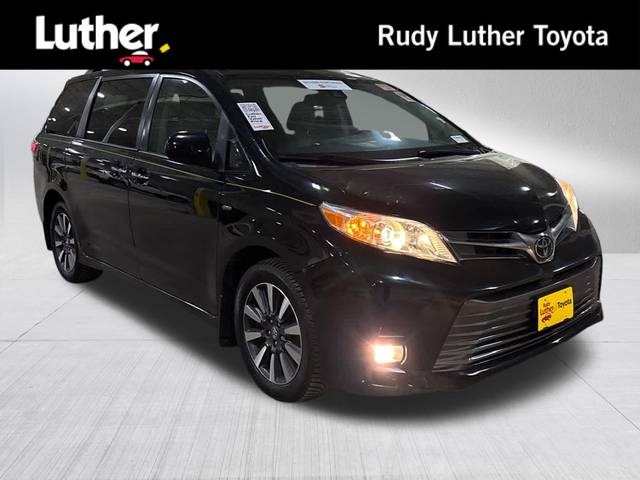 2019 Toyota Sienna XLE Premium AWD photo