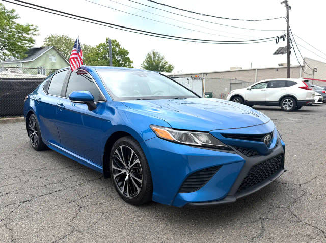 2019 Toyota Camry SE FWD photo