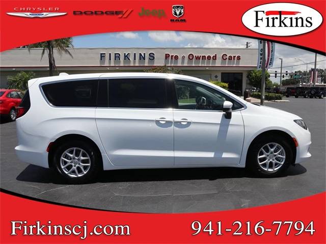 2019 Chrysler Pacifica Minivan LX FWD photo