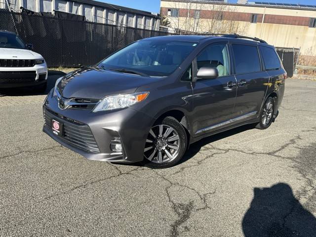 2019 Toyota Sienna XLE AWD photo