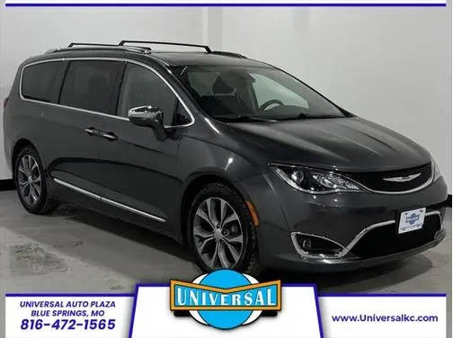 2019 Chrysler Pacifica Minivan Limited FWD photo