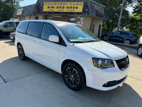 2019 Dodge Grand Caravan SE Plus FWD photo