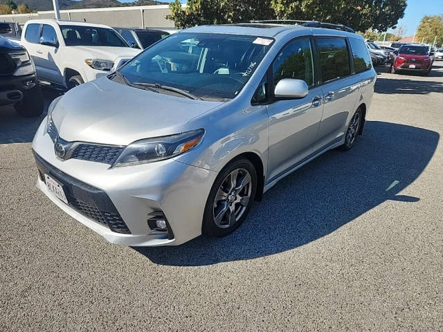 2019 Toyota Sienna SE Premium FWD photo