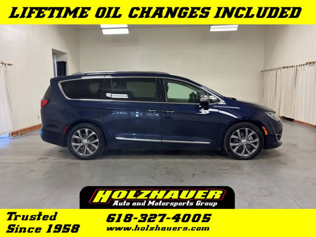 2018 Chrysler Pacifica Minivan Limited FWD photo