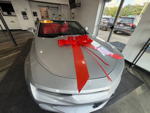 2017 Chevrolet Camaro 1LT RWD photo