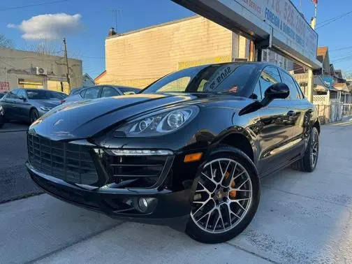 2018 Porsche Macan  AWD photo