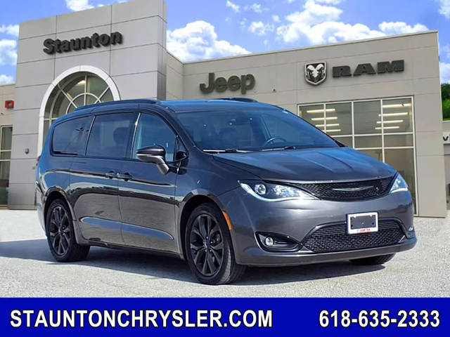 2019 Chrysler Pacifica Minivan Limited FWD photo